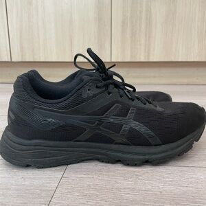 ASICS exercise sneaker! Great condition!